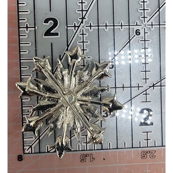 Crystal Snowflake Brooch Sparkling Clear Stones Silver Tone Metal - Picture 4 of 4